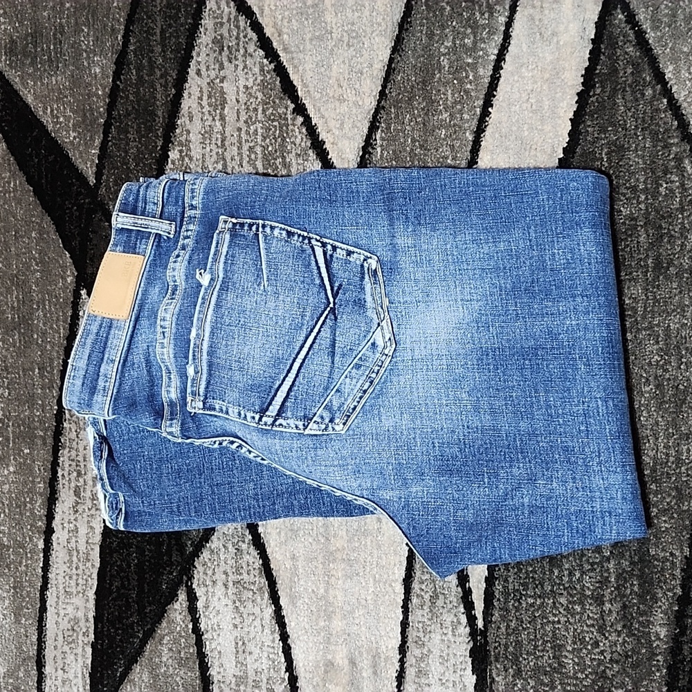 BKE PAYTON EMBROIDERED DISTRESSED UNIVERSAL FIT MID-RISE CROPPED DENIM J…